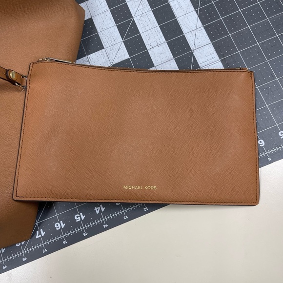 Michael Kors Brown Tote Bag With Zip Clutch Saige Reversible Shoulder Bag - Picture 10 of 16